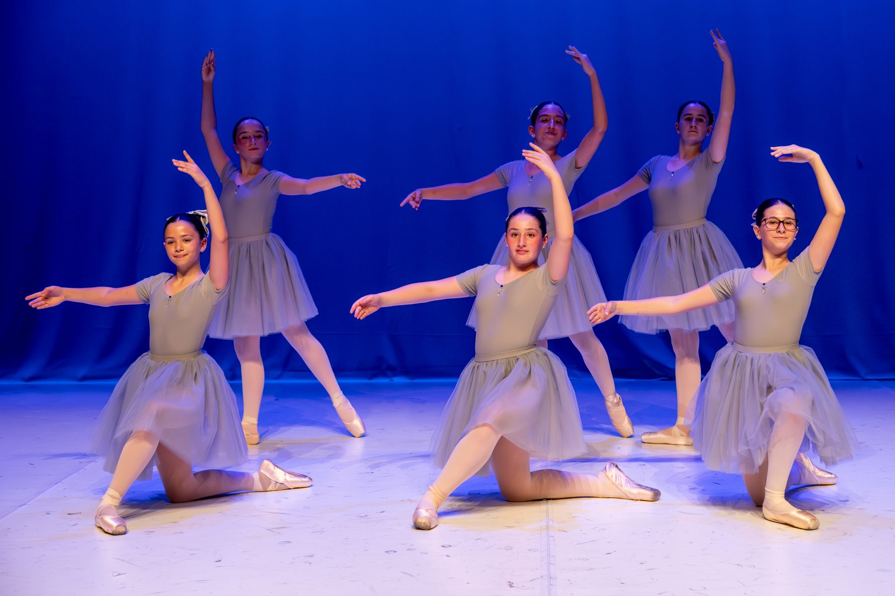 Ballet junior con maillot gris