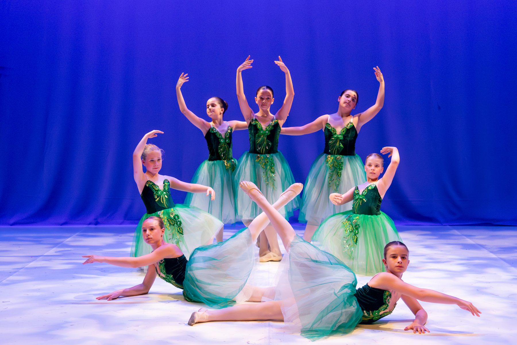 Grupo de ballet con tutus verdes